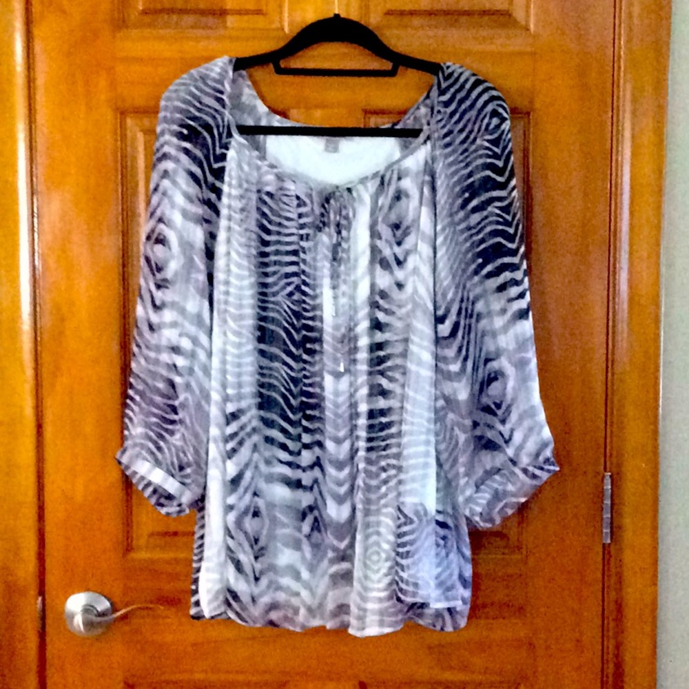 Roz and Ali blouse 2x gray; black and ivory